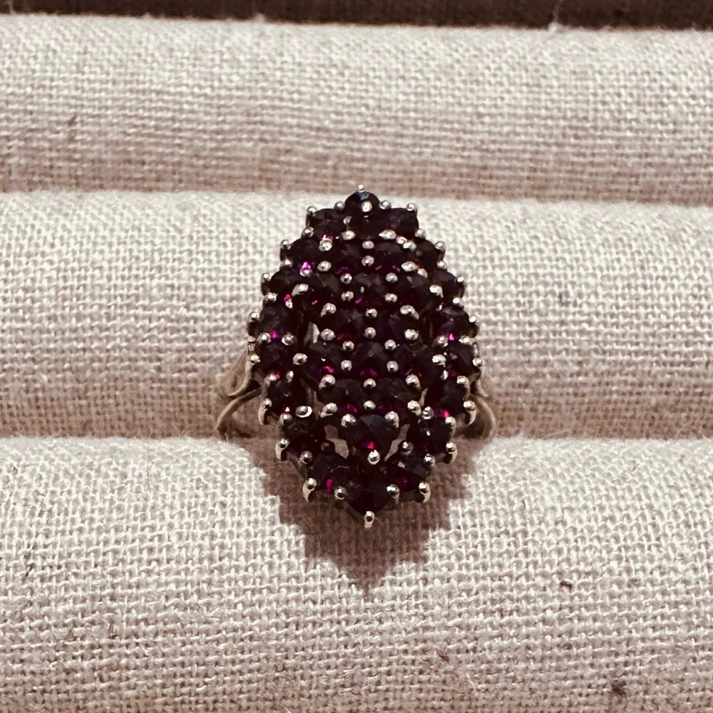 Vintage | Ring | Sterling Silver Garnet Ring - Picture 12 of 12